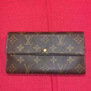 Authentic Louis Vuitton Sara Wallet